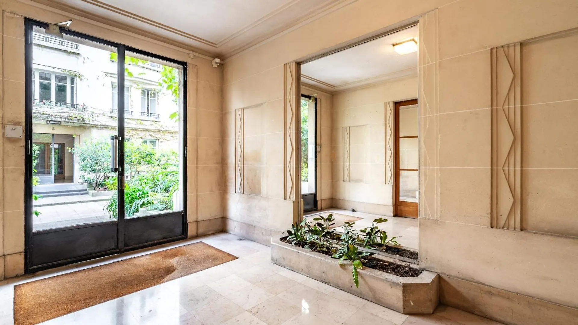 Elegant Studio Saint-Dominique Paris Apartment