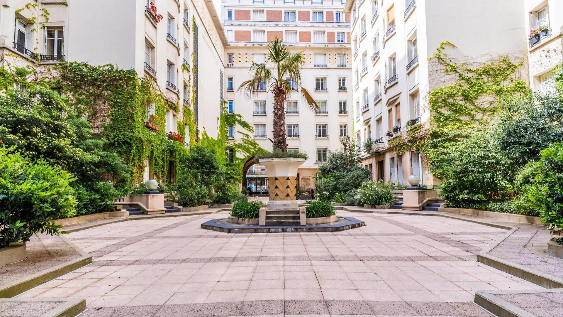 Elegant Studio Saint-Dominique Paris France